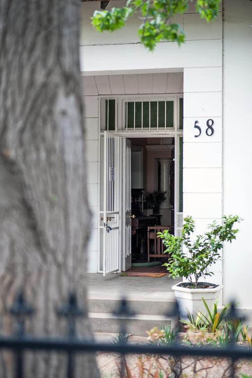 Petal'S Place Robertson Exterior photo