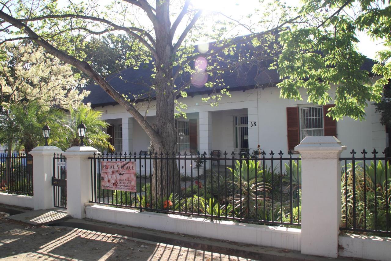 Petal'S Place Robertson Exterior photo